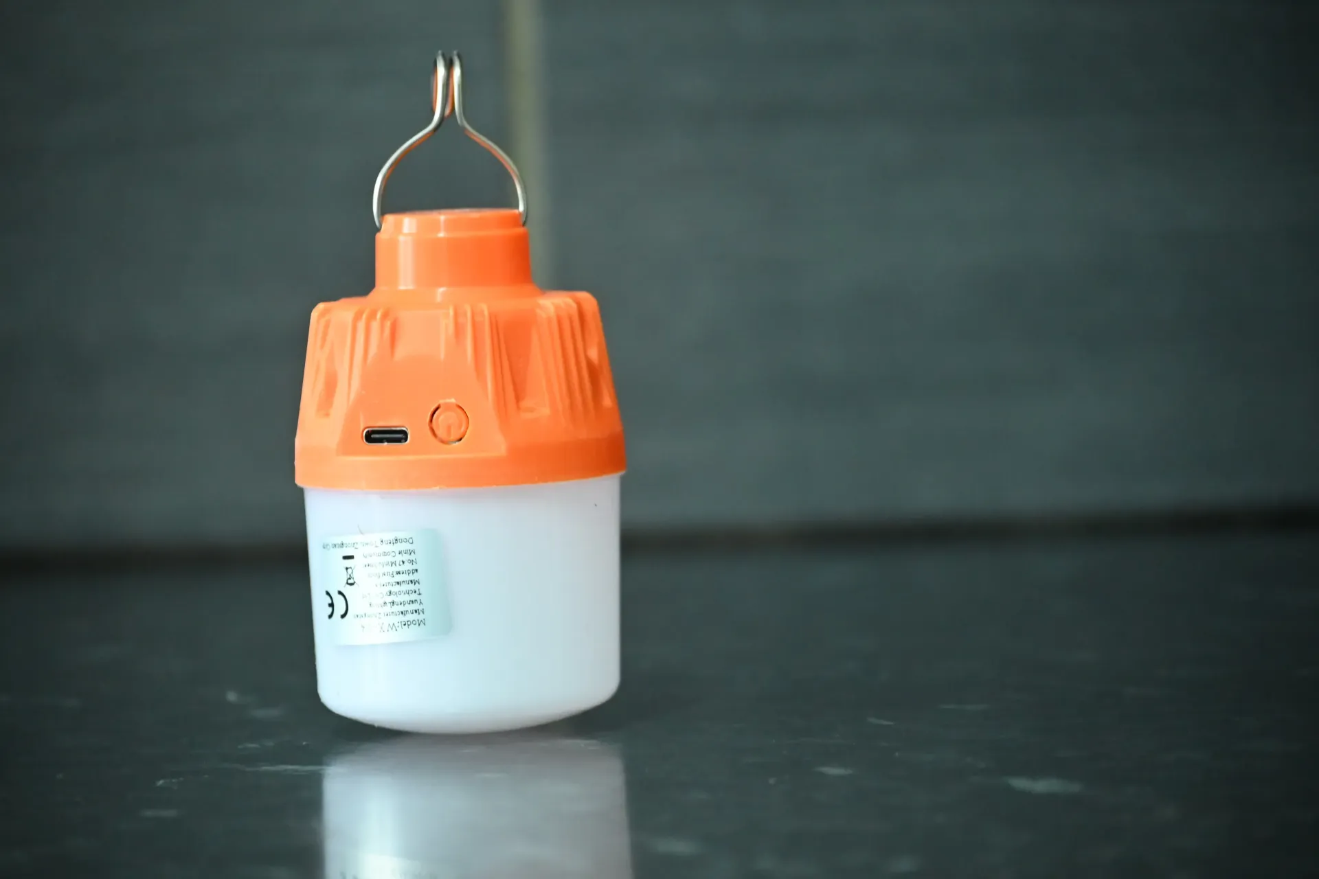 Lampe LED camping multifonction – Recharge USB-C – Compacte et légère